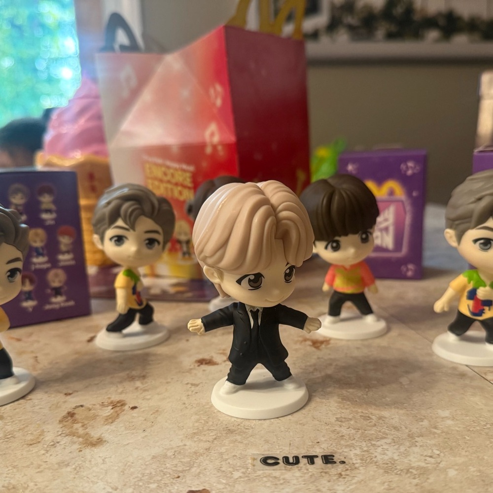 4x Cute BTS boy band Tiny Tan Toy Figures